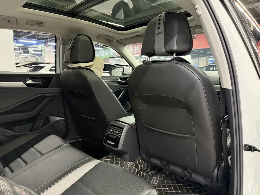 Volkswagen Sagitar 2022
