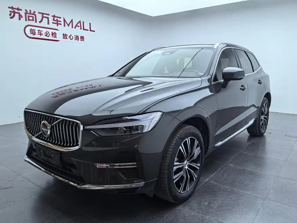 Volvo XC60 2022 — фото 1