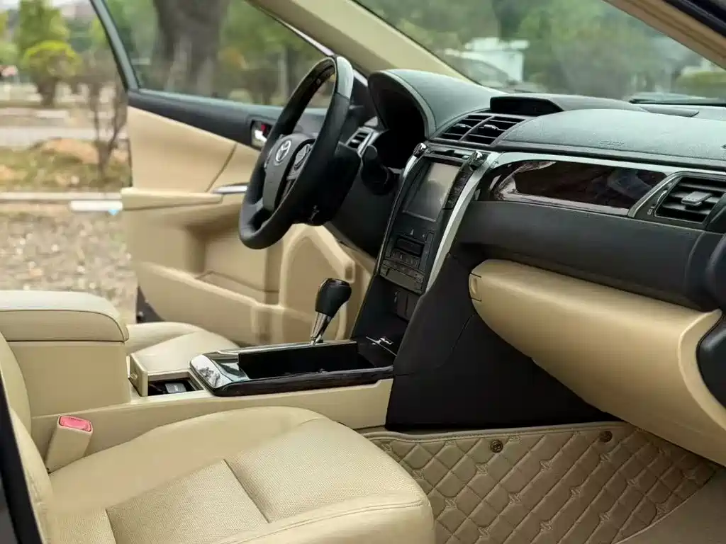 Toyota Camry 2015 — фото 9