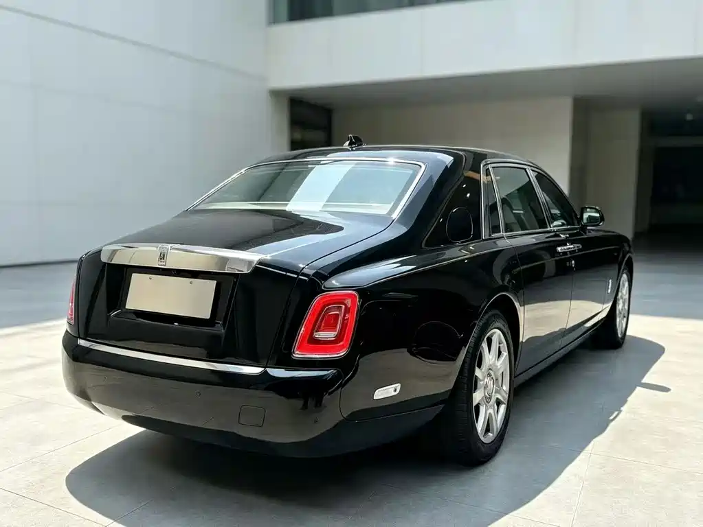 Rolls-Royce Phantom 2022 — фото 3