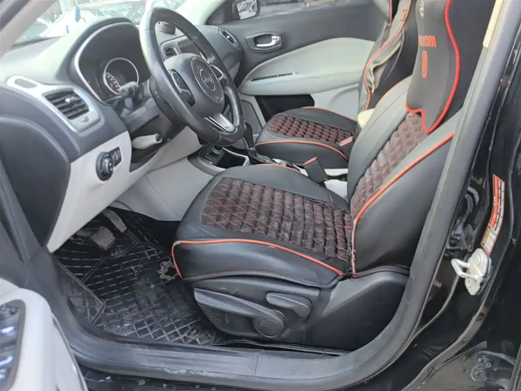 Jeep Compass 2017 — фото 15