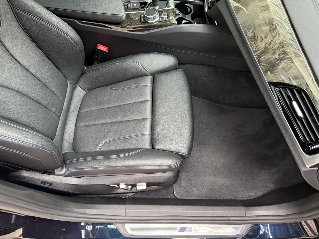 BMW 6 Series GT 2018 — фото 19