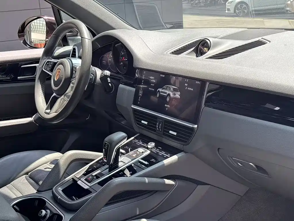 Porsche Cayenne 2018 — фото 20