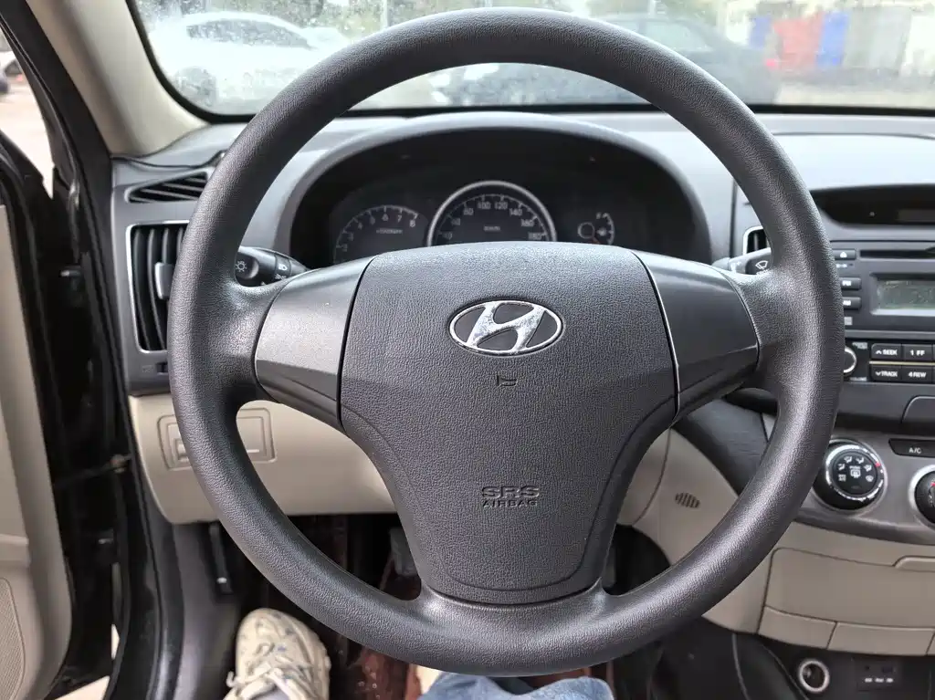 Hyundai Elantra 2014 — фото 11