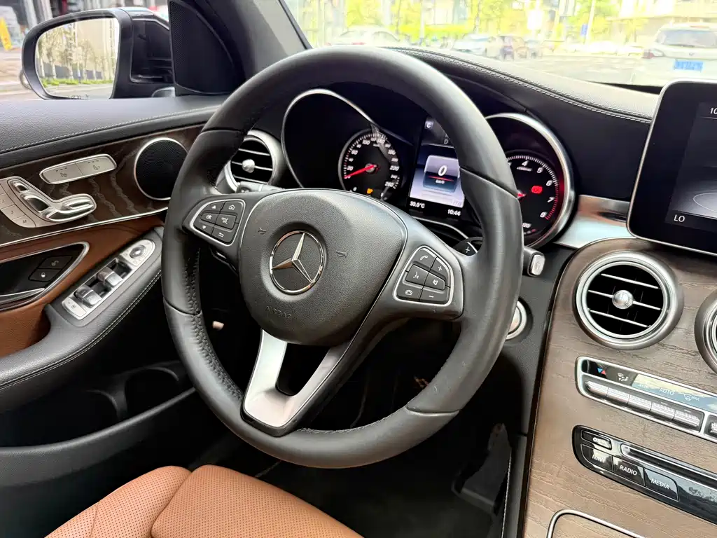 Mercedes-Benz GLC 2016 — фото 15