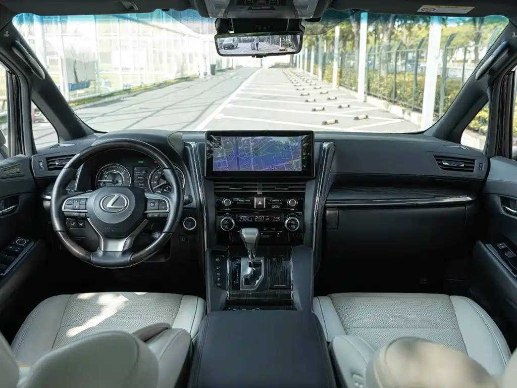 Lexus LM 2023 — фото 10