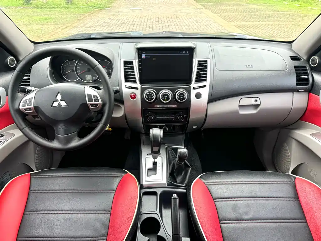 Mitsubishi Pajero Sport 2015 — фото 6