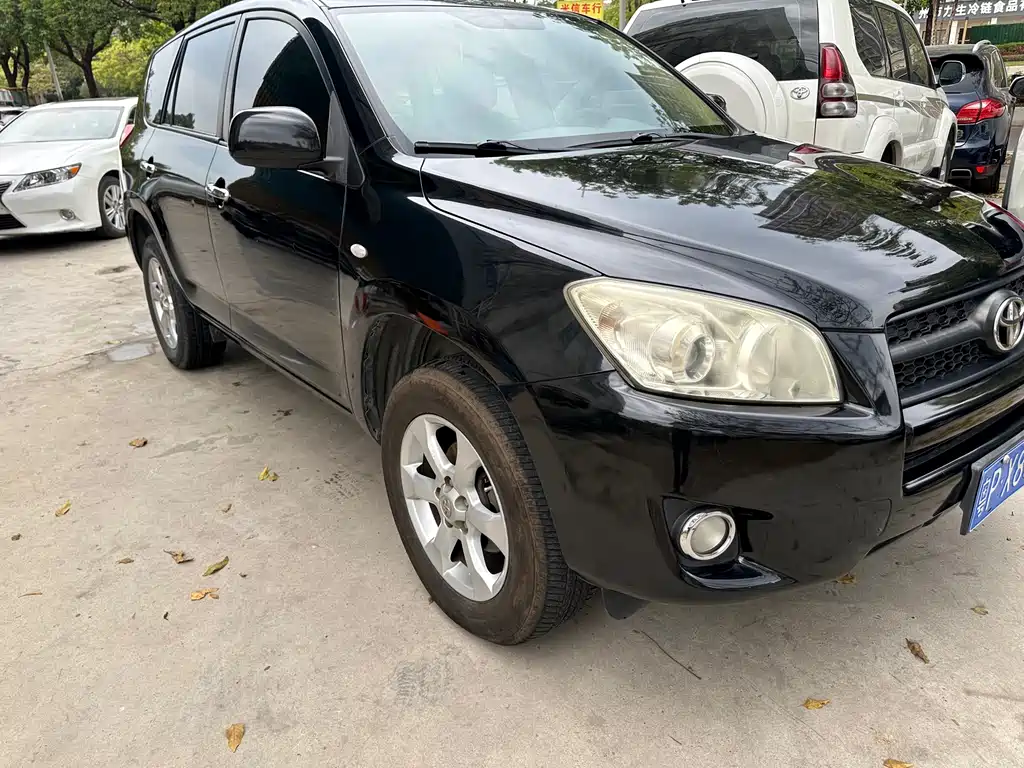 Toyota RAV4 2013 — фото 2