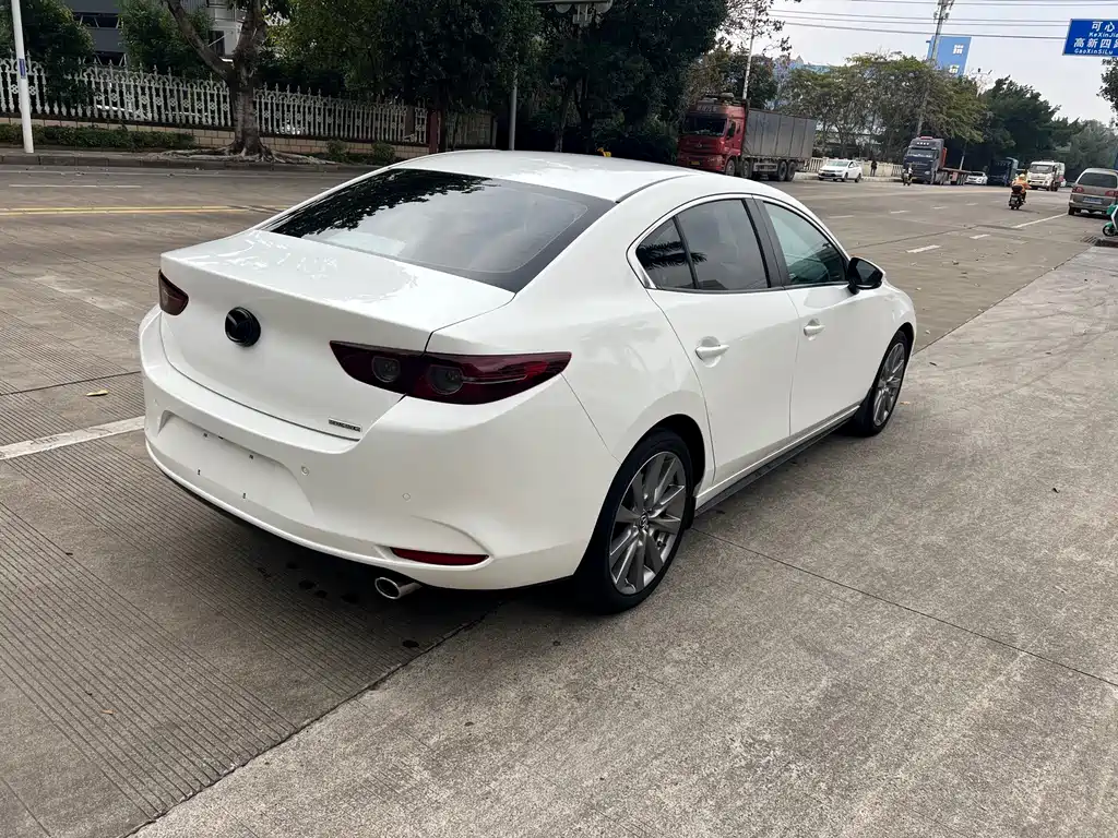 Mazda 3 Axela 2020 — фото 15