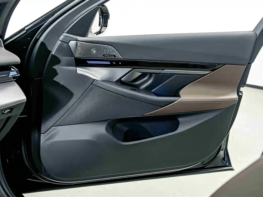 BMW 5 Series 2024 — фото 15