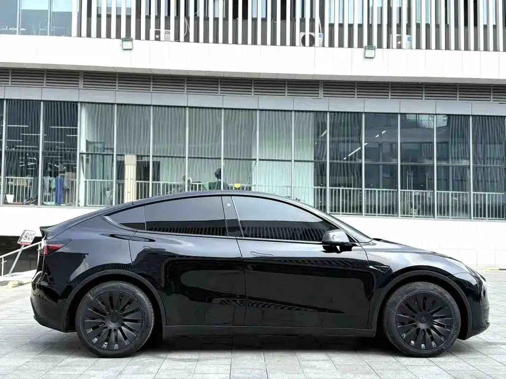Tesla Model Y 2022 — фото 4