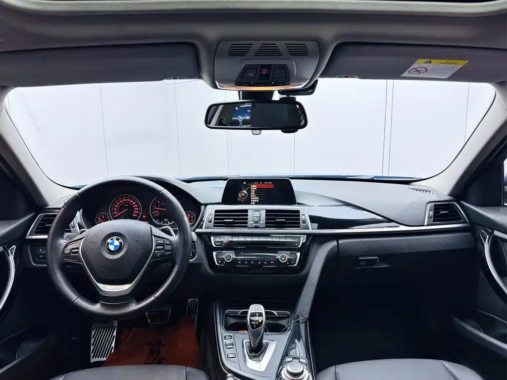 BMW 3 Series 2017 — фото 19