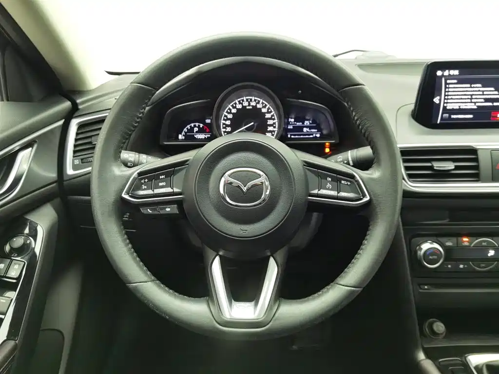 Mazda 3 Axela 2019 — фото 11