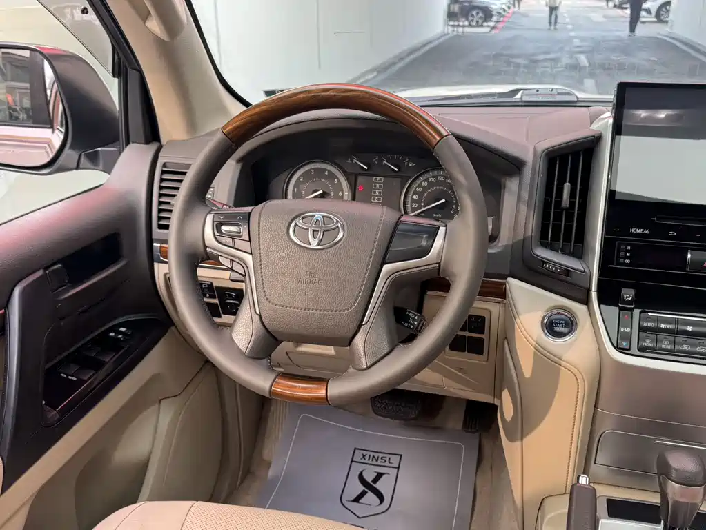 Toyota Land Cruiser 2018 — фото 12
