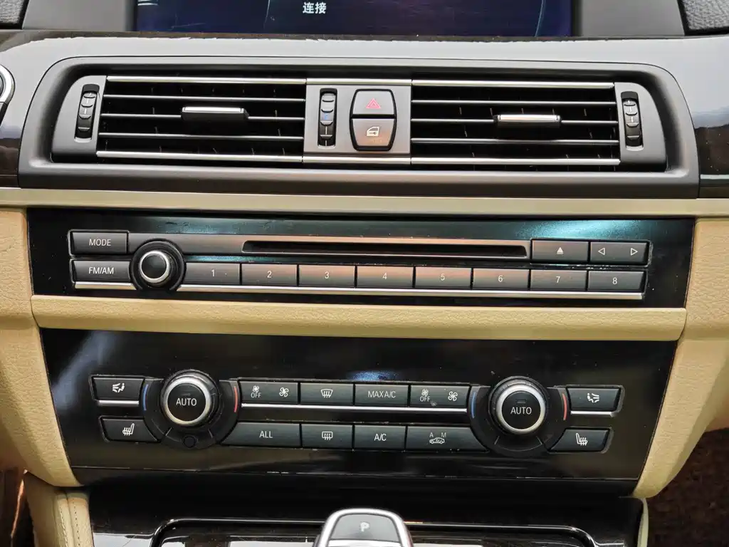 BMW 5 Series 2013 — фото 18