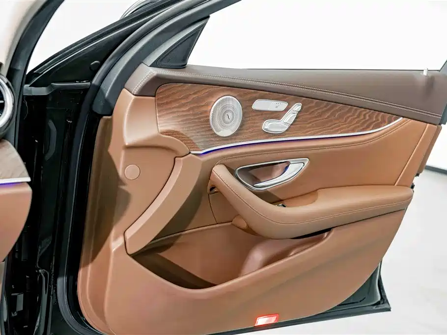 Mercedes-Benz E-Class 2022 — фото 15