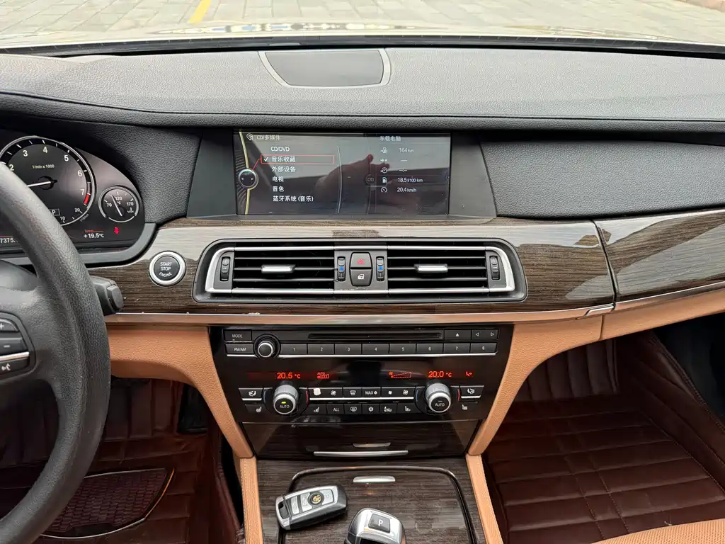 BMW 7 Series 2012 — фото 18