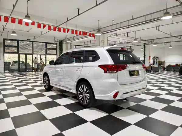 Mitsubishi Outlander 2022
