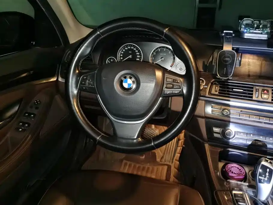 BMW 5 Series 2015 — фото 15