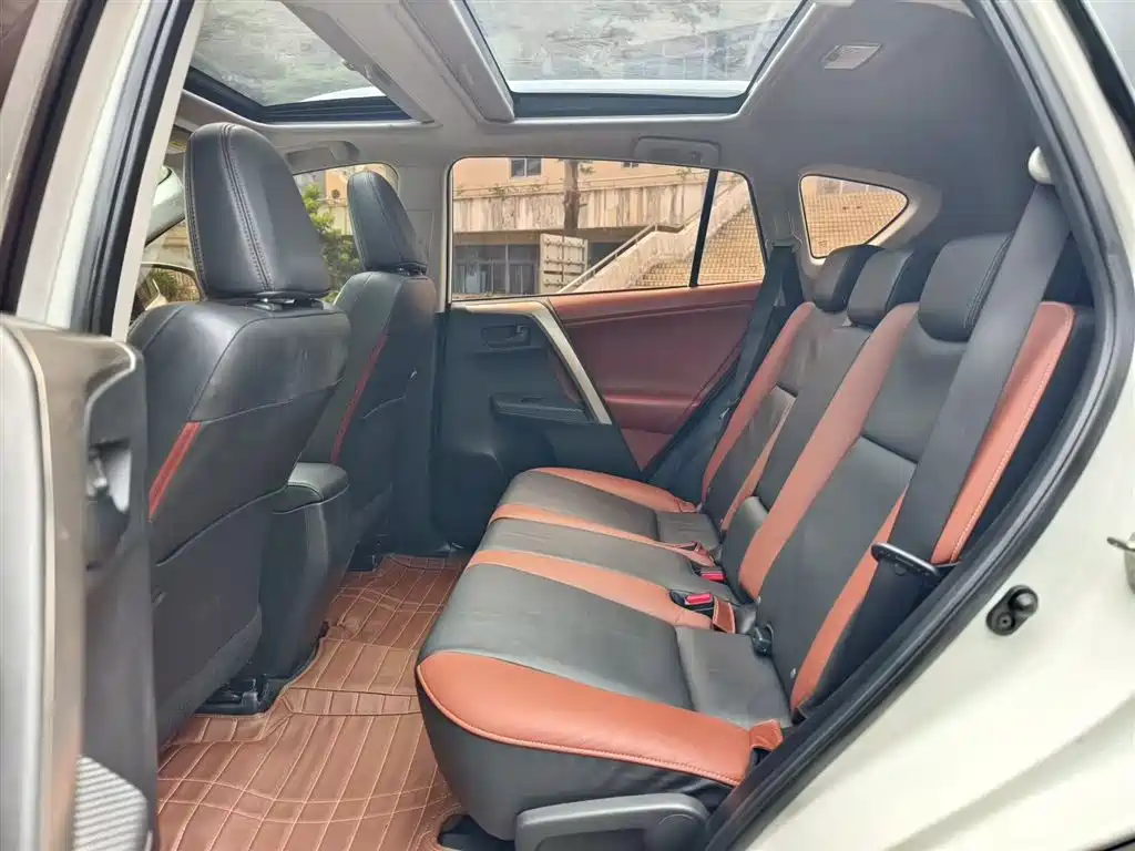 Toyota RAV4 2015 — фото 14