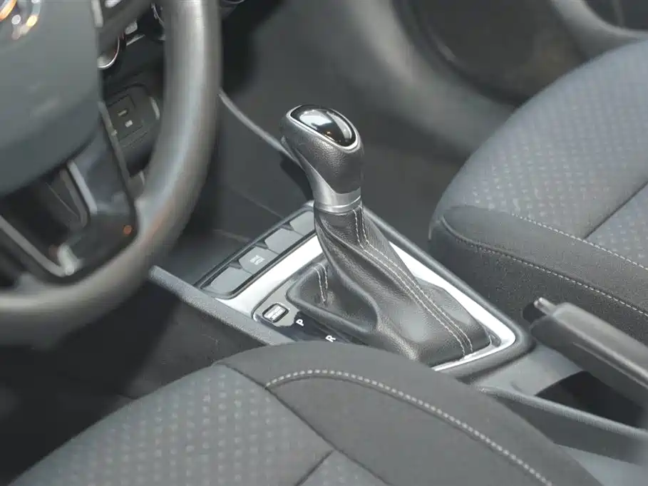 Hyundai Elantra 2019 — фото 12