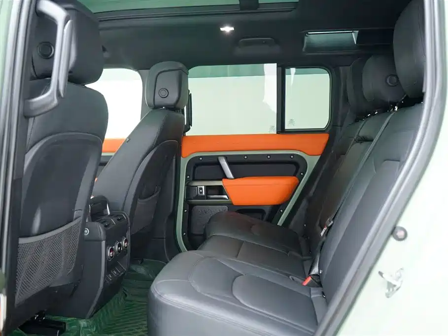 Land Rover Defender 2023 — фото 6