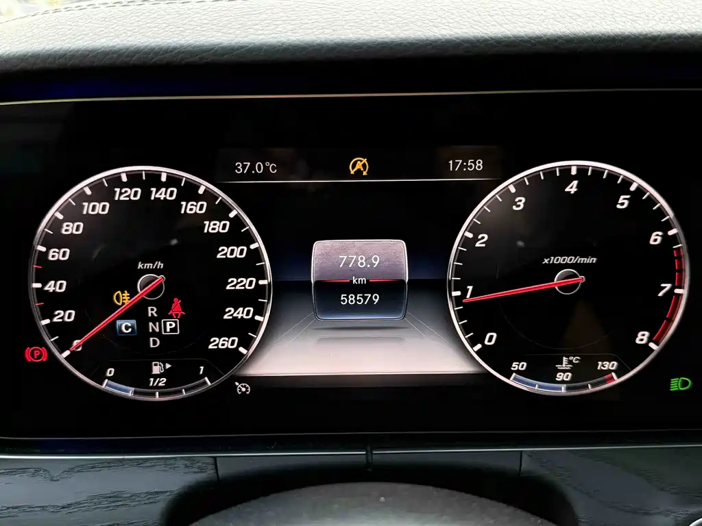 Mercedes-Benz E-Class 2020 — фото 21