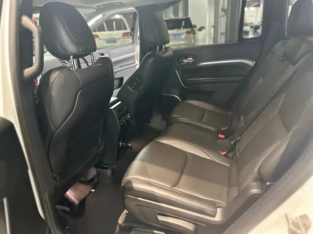 Jeep Commander 2019 — фото 13