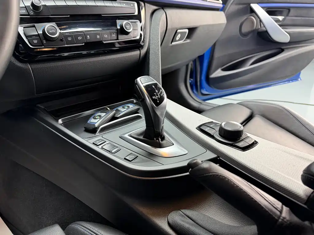 BMW 3 Series 2018 — фото 9