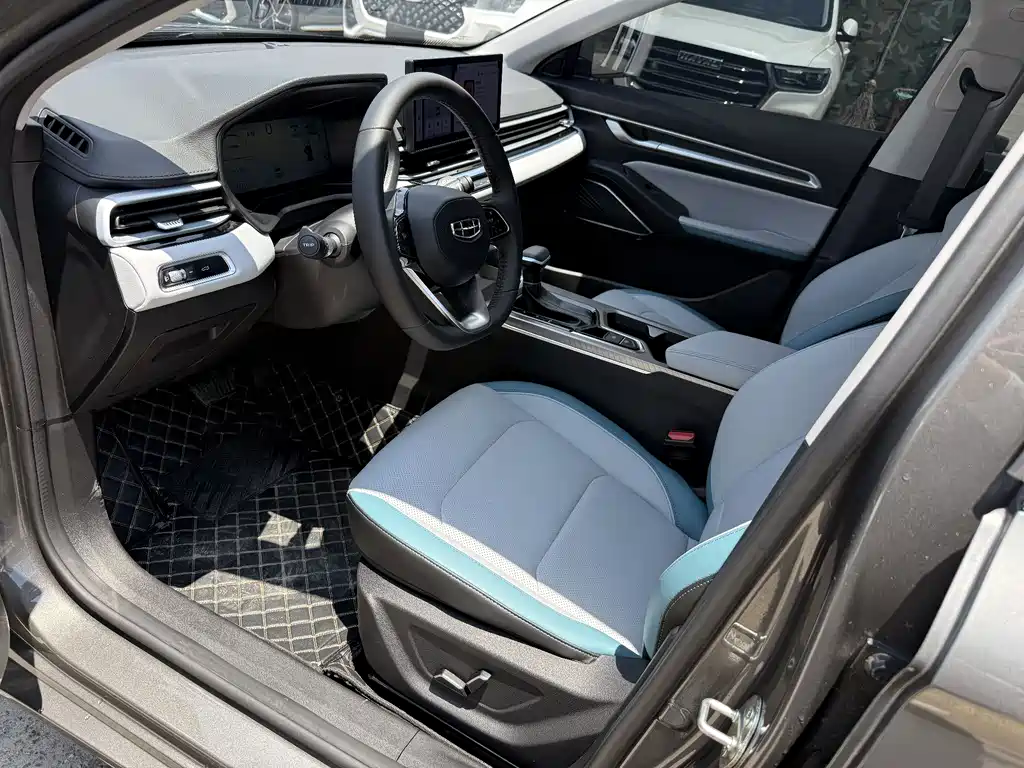 Geely Emgrand 2023