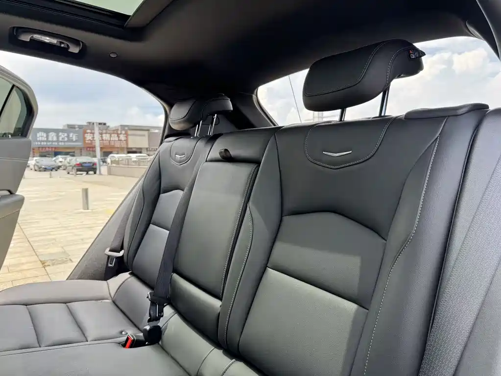 Cadillac XT4 2022 — фото 17