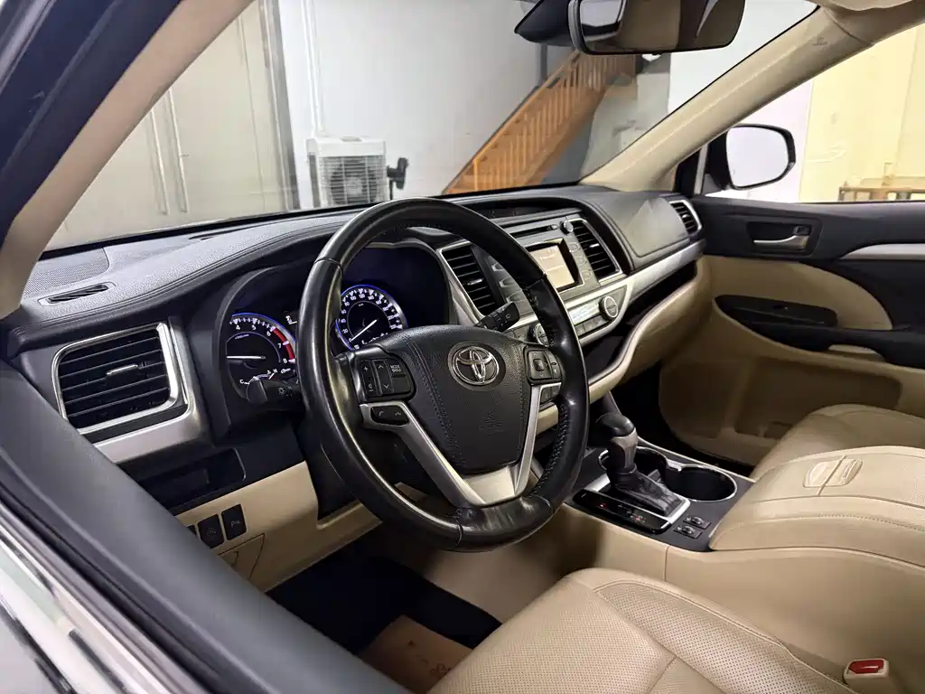 Toyota Highlander 2018 — фото 10