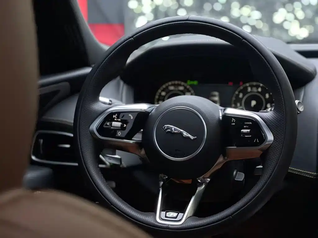 Jaguar XEL 2023 — фото 14