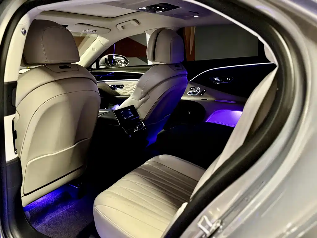 Bentley Flying Spur 2023 — фото 17