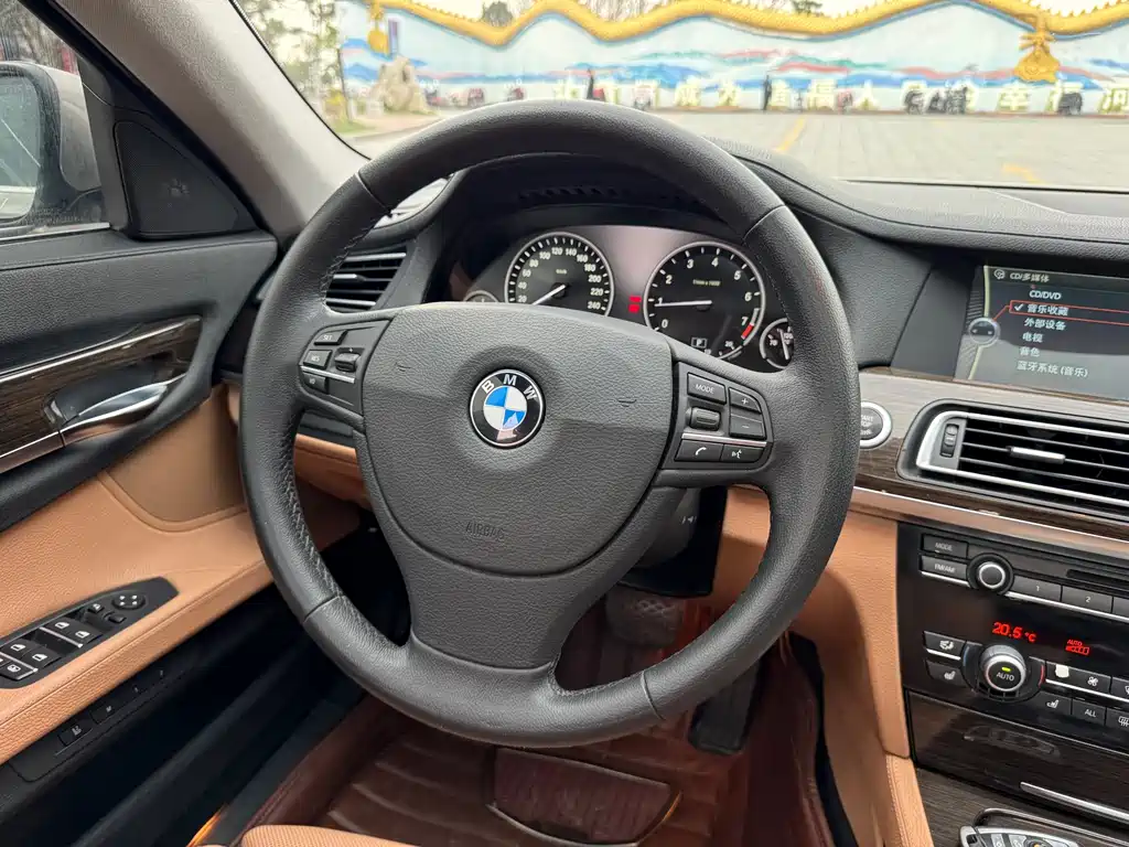 BMW 7 Series 2012 — фото 20