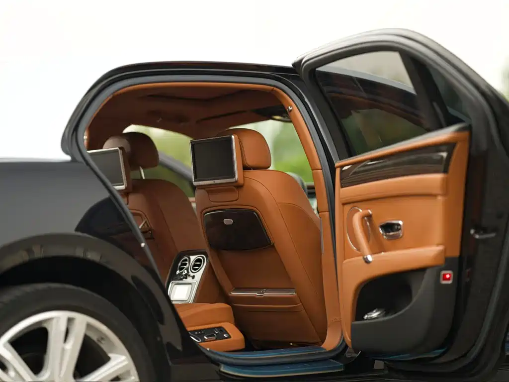 Bentley Flying Spur 2014 — фото 13