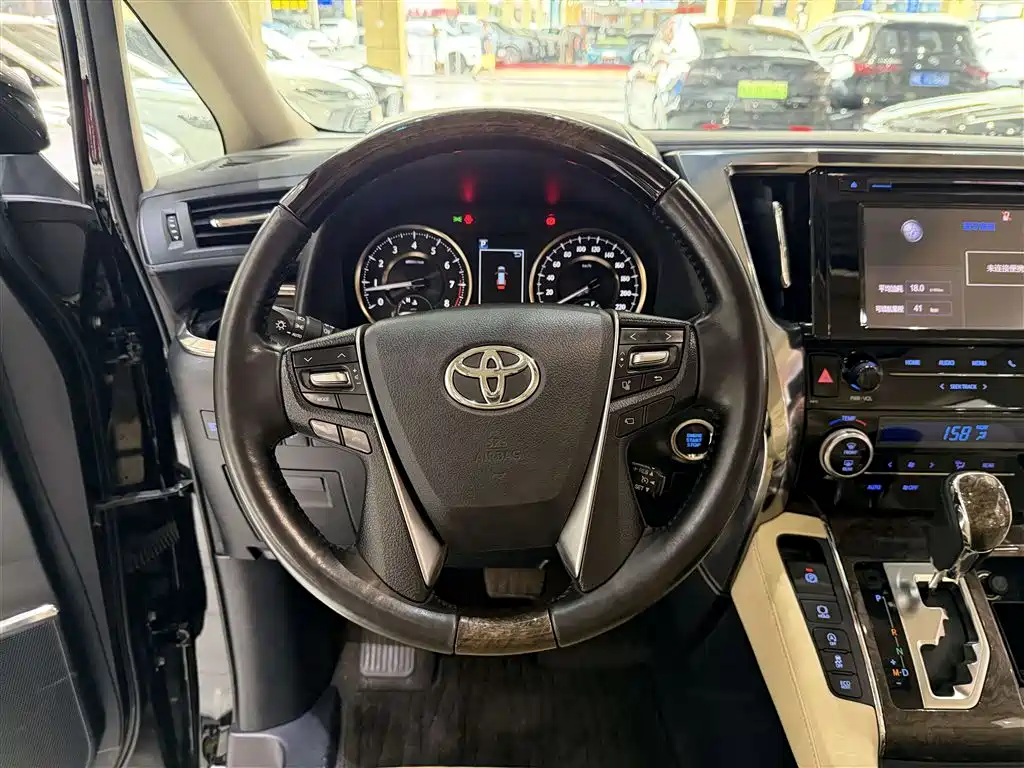 Toyota Alphard 2019 — фото 18