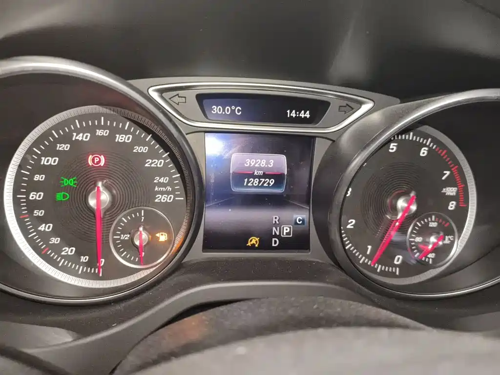 Mercedes-Benz GLA 2017 — фото 13