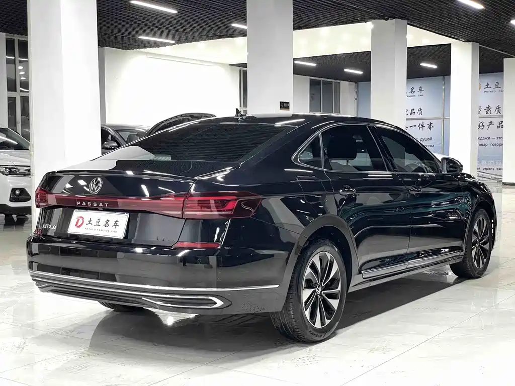 Volkswagen Passat 2023 — фото 6