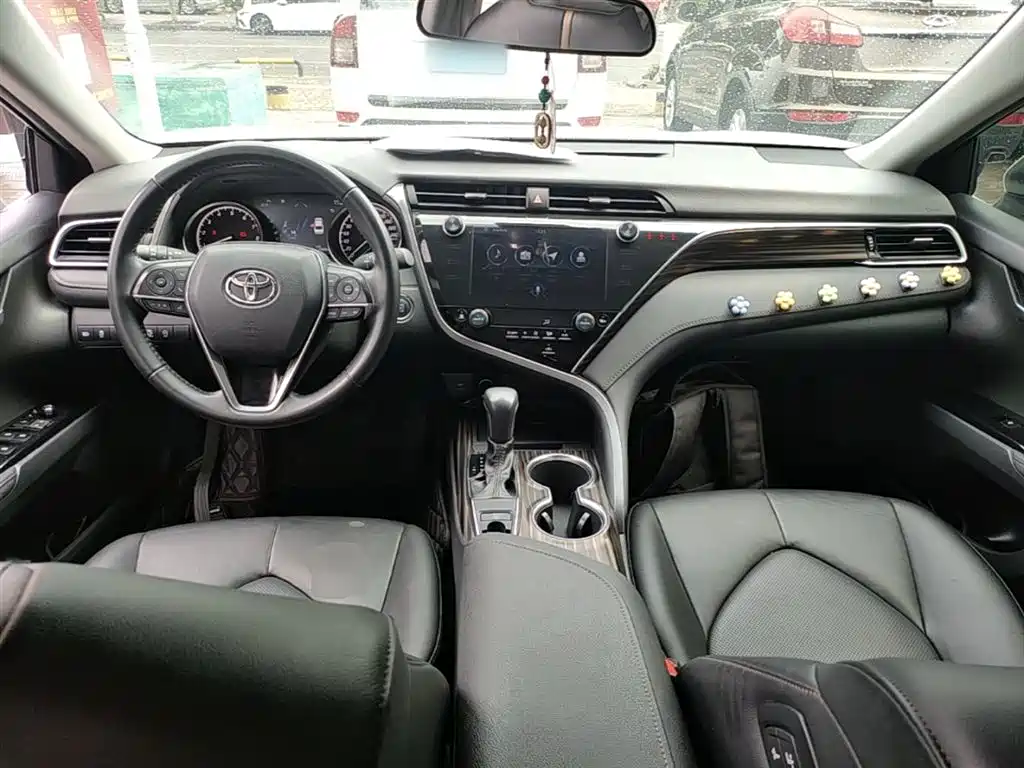 Toyota Camry 2020 — фото 10
