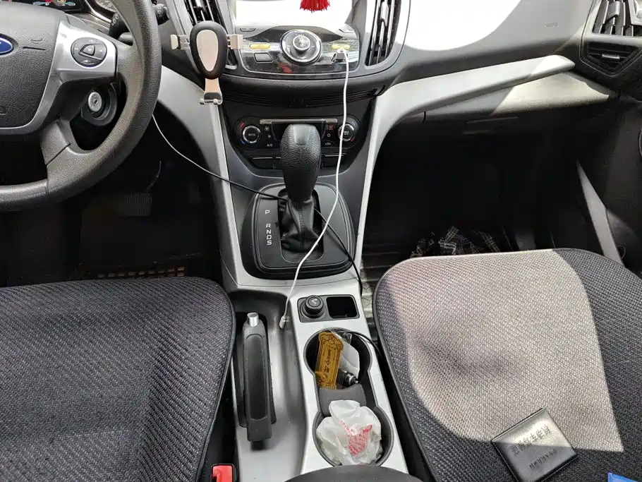 Ford Kuga 2015 — фото 16