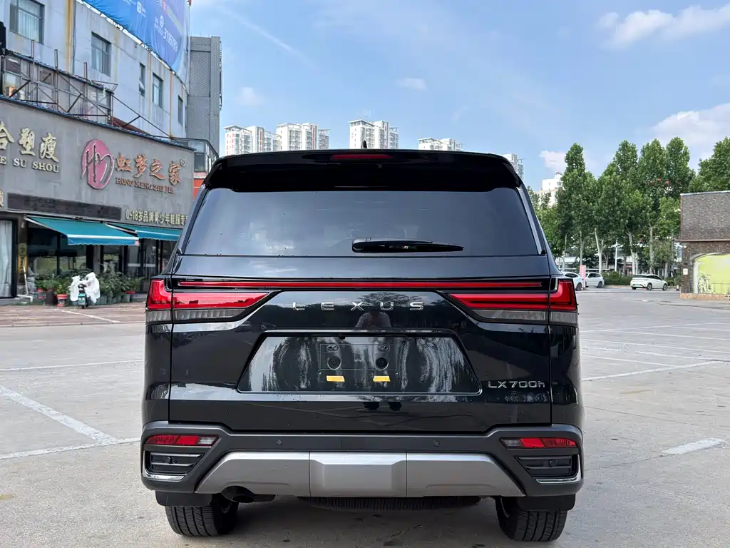 Lexus LX
