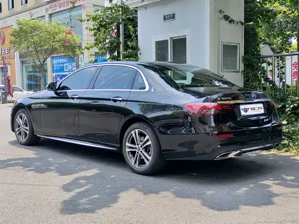 Mercedes-Benz E-Class 2022