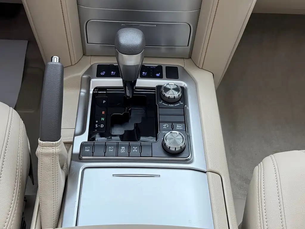 Toyota Land Cruiser 2018 — фото 19