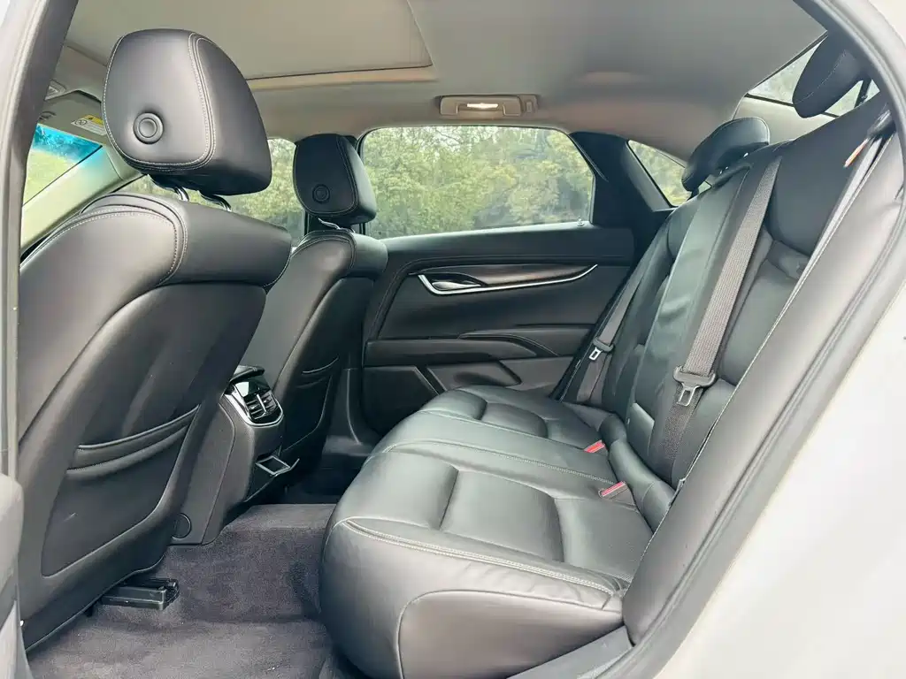 Cadillac XTS 2018 — фото 12