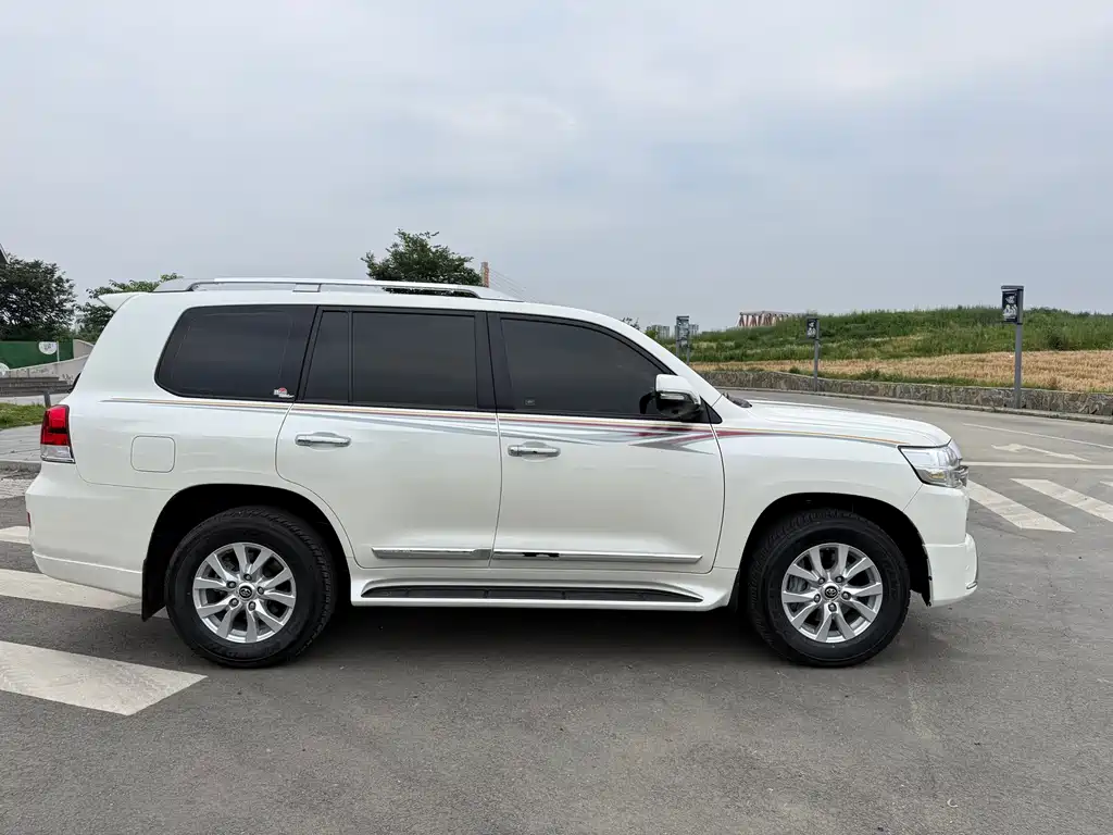 Toyota Land Cruiser 2018 — фото 4