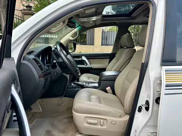 Toyota Land Cruiser 2010