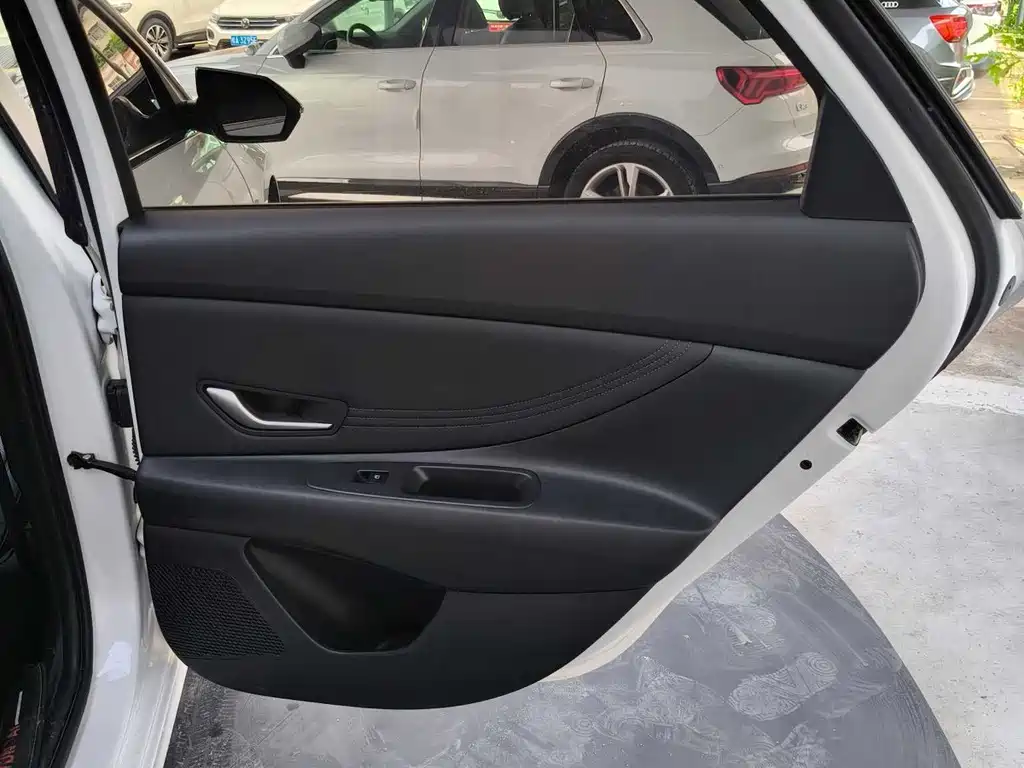 Hyundai Elantra 2022 — фото 27