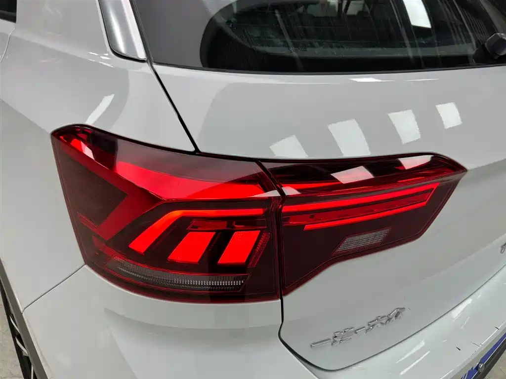 Volkswagen T-Roc 2023 — фото 7
