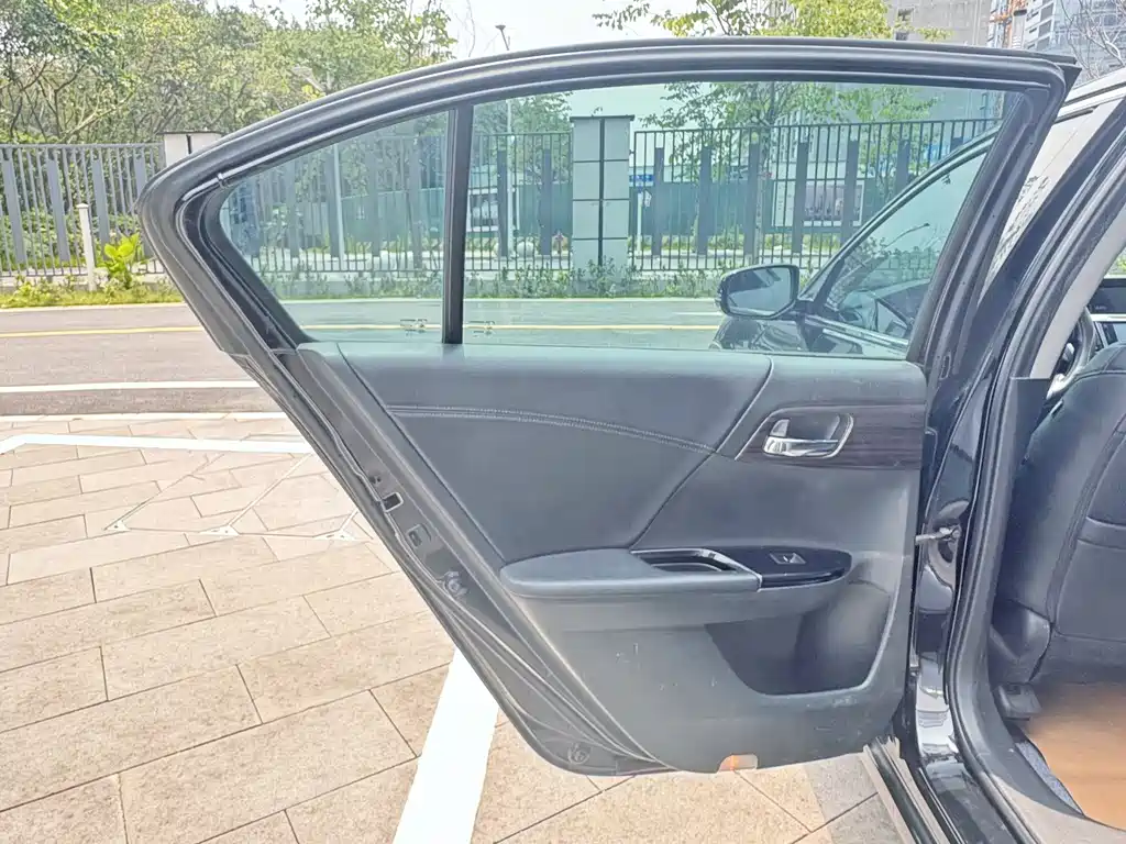 Honda Accord 2016 — фото 20